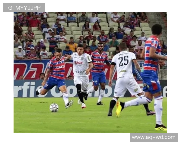 格雷米奥主场迎战拉普拉塔大力争胜利展现实力